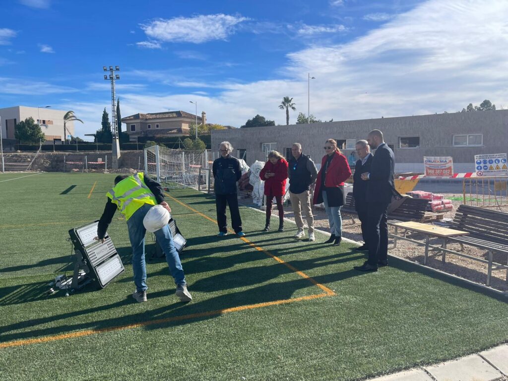Deporte Molina Instalación iluminación con LEDs en campo de fútbol de Altorreal Foto1