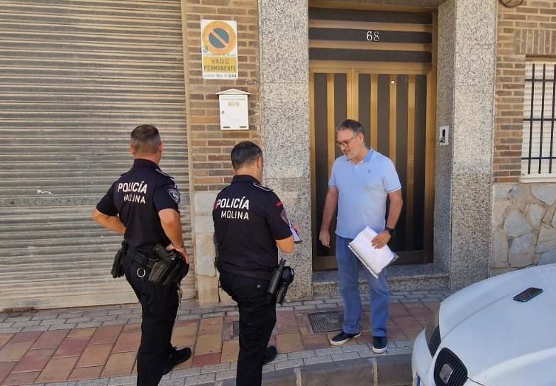 Promoción Económica Molina Precintado antena telefonía móvil en Calle Granados Foto
