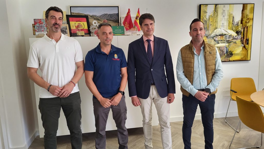 Recepción a conserje del CEIP Cervantes que salvó la vida de un alumno Molina Foto1