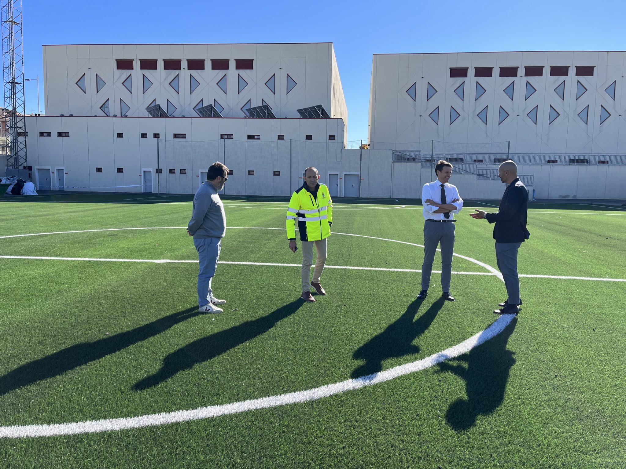 Sustitución Césped en Polideportivo El Romeral