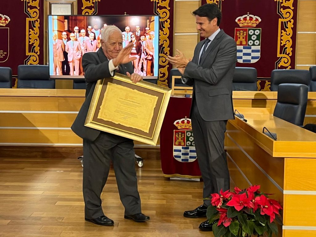 Titulo Hijo Predilecto Paco Vivas